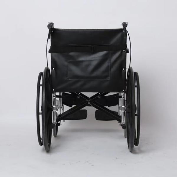 Chaise roulante manuelle pliable et portable conçue pour les personnes âgées et handicapées