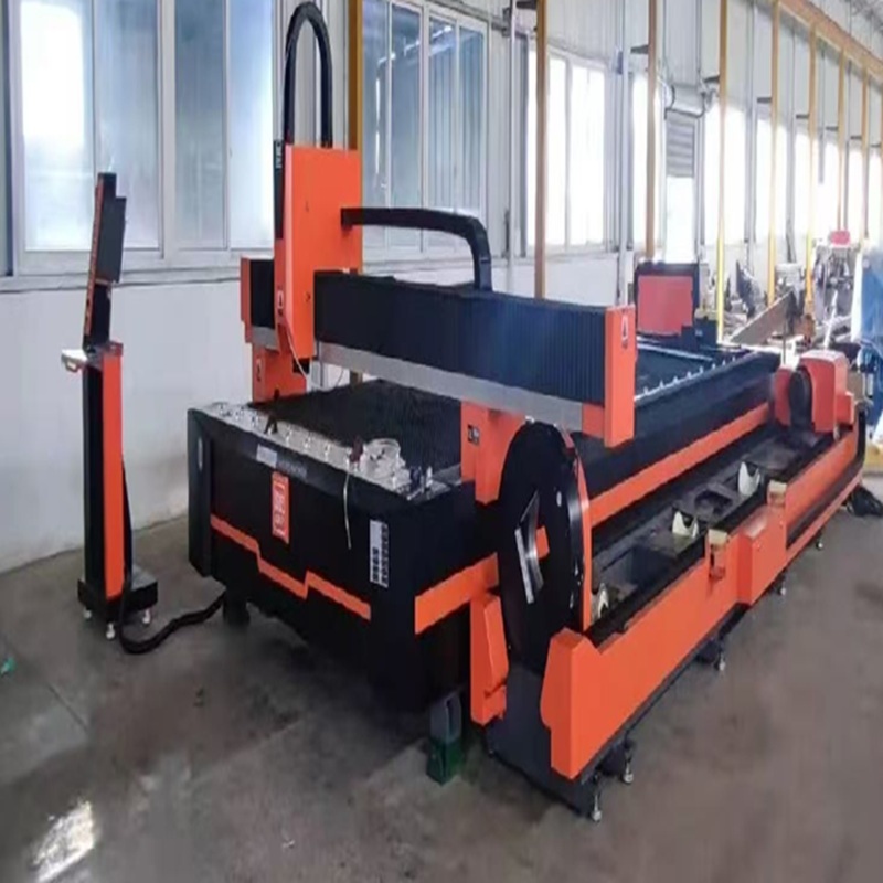 Sheet Tube Integrated 4000W Fiber Laser Cutting Machine 3000x1500mm Dual Function