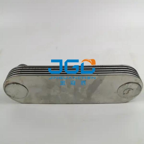 Les assistances techniques de refroidissement composantes du refroidisseur 6D34 de noyau d'huile le camion ME033678 diesel disponible