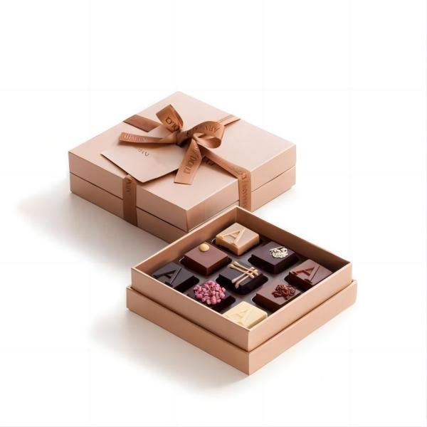 Customizable for Champagne Gold Bow Triangle Base Lid Sponge Lined Wedding Gift Boxes for Chocolate Treat Candy Guest Gifts