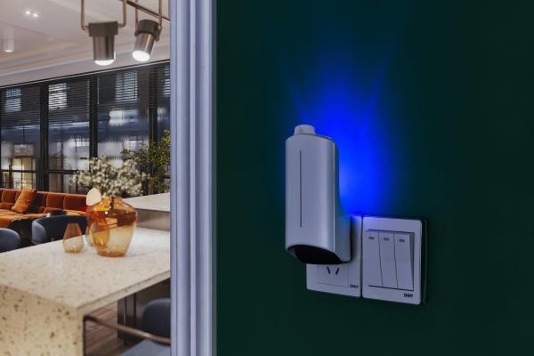Customized Design UV 365 UV 395 Plug-In Mosquito Moths Gnats Glue Catcher Flying Insect Trap for Indoor and Outdoor Areas
