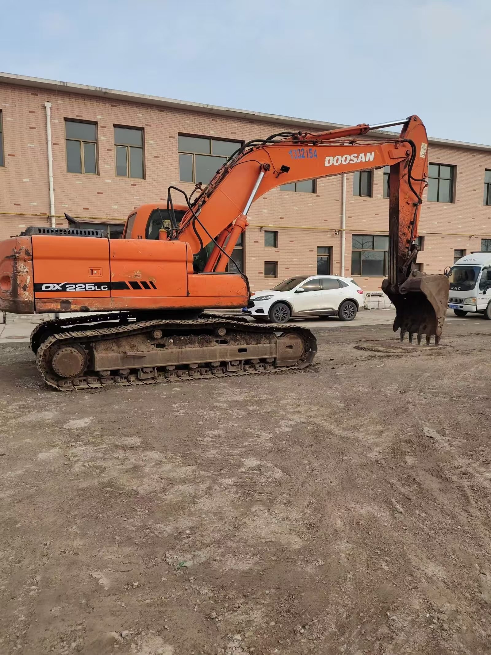 Экскаватор Doosan DX225LC оригинального качества и доступной цены