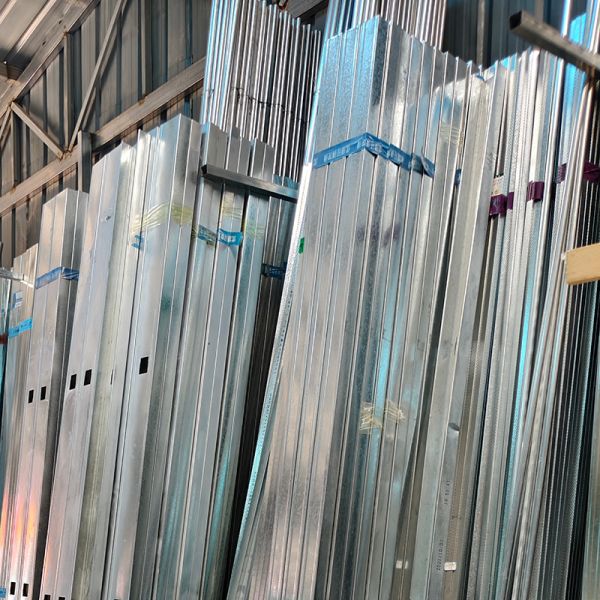 Galvanized Steel Light Steel Keel Drywall Track Studs with 3000-3660mm Length and Fireproof Rustproof