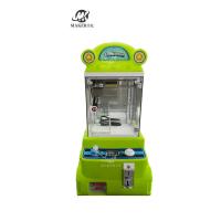 Variété de mini machine à griffe à pièce en plastique poupée arcade mini grue machine griffe à vendre