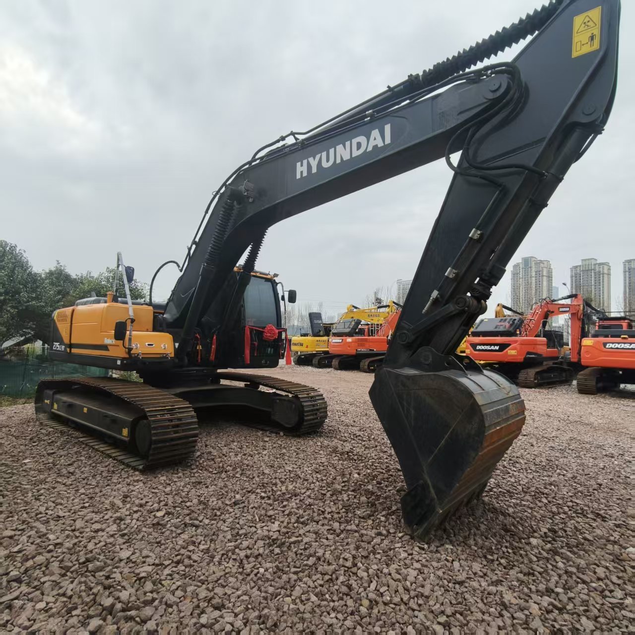Reliable Hyundai 275LC-9T 27 Ton Hydraulic Excavator Smooth Hydraulic System For Building Construction