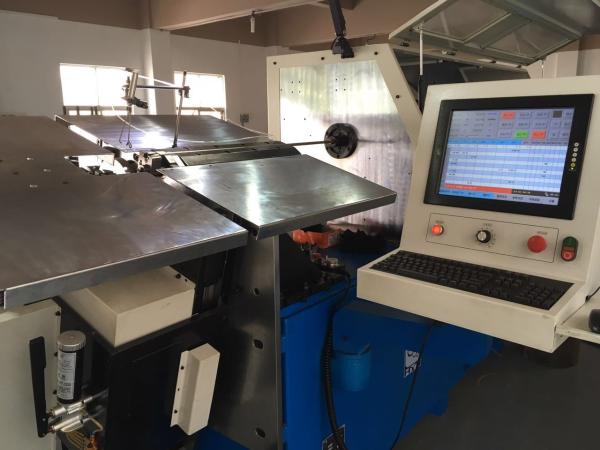 Dobladora de la primavera de las hachas de la velocidad diez con el sistema de control del CNC