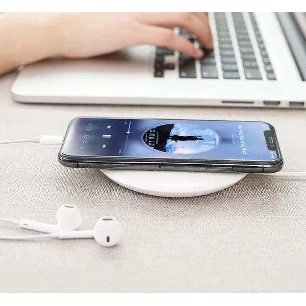 Aluminum Alloy Fast Wireless Charging Pad 15W Mobile Phone Smart Charger with PD Function CE FCC ROSH Certified