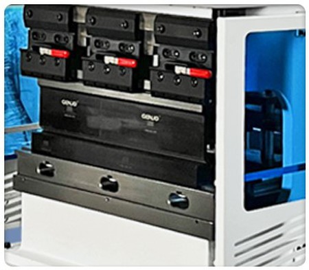 Série mini servo électrique pur CNC frein à pression hydraulique presse métallique