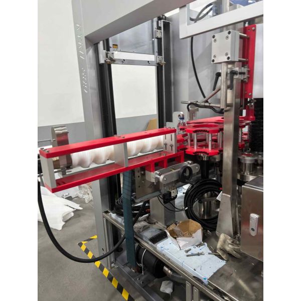 High Precision Hot Melt Round Bottle Labeling Machine | 60% Glue Saving Low Maintenance