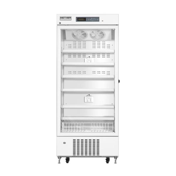 Refrigerador médico da farmácia do laboratório do hospital da clínica com luz interna do diodo emissor de luz