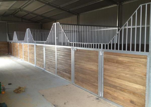 Tendas portáteis luxuosas da caixa de cavalo, painéis galvanizados do cavalo do metal de soldadura manual