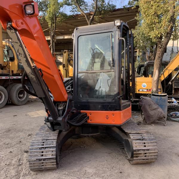 Mini-excavatrice de 5 tonnes utilisée Hitachi ZAXIS UR 50 avec moteur ISUZU et peu de temps de travail