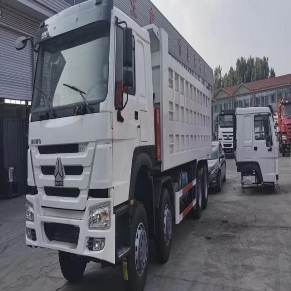 Tubeless Tire Design HOWO 8X2 Dump Truck for 15000kg Loading Capacity Wood Transport