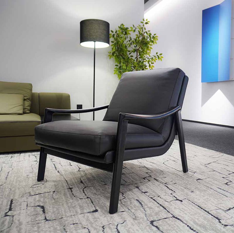 Multi Purpose Solid Wood Lounge Chair Leather Upholstery For Hotel