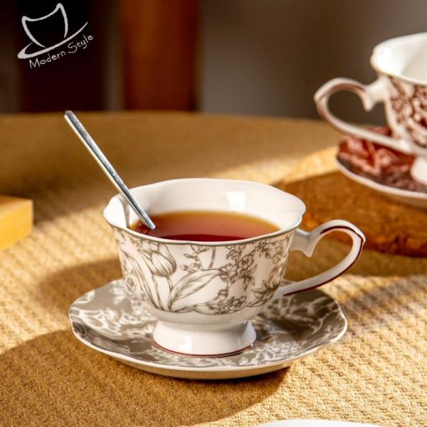 Элегантная керамическая чашка и тарелка для кофе