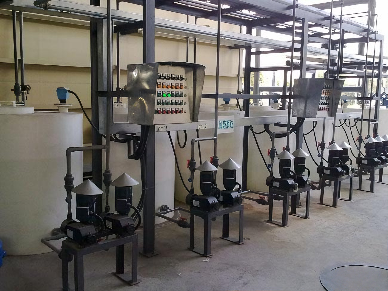 Système de dosage chimique personnalisé pour l'industrie du traitement des eaux usées - Unité de dosage au chlore