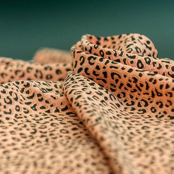Точка леопарда напечатала нервюру 180cm протягивает связанную ткань платья хлопка полиэстера ткани