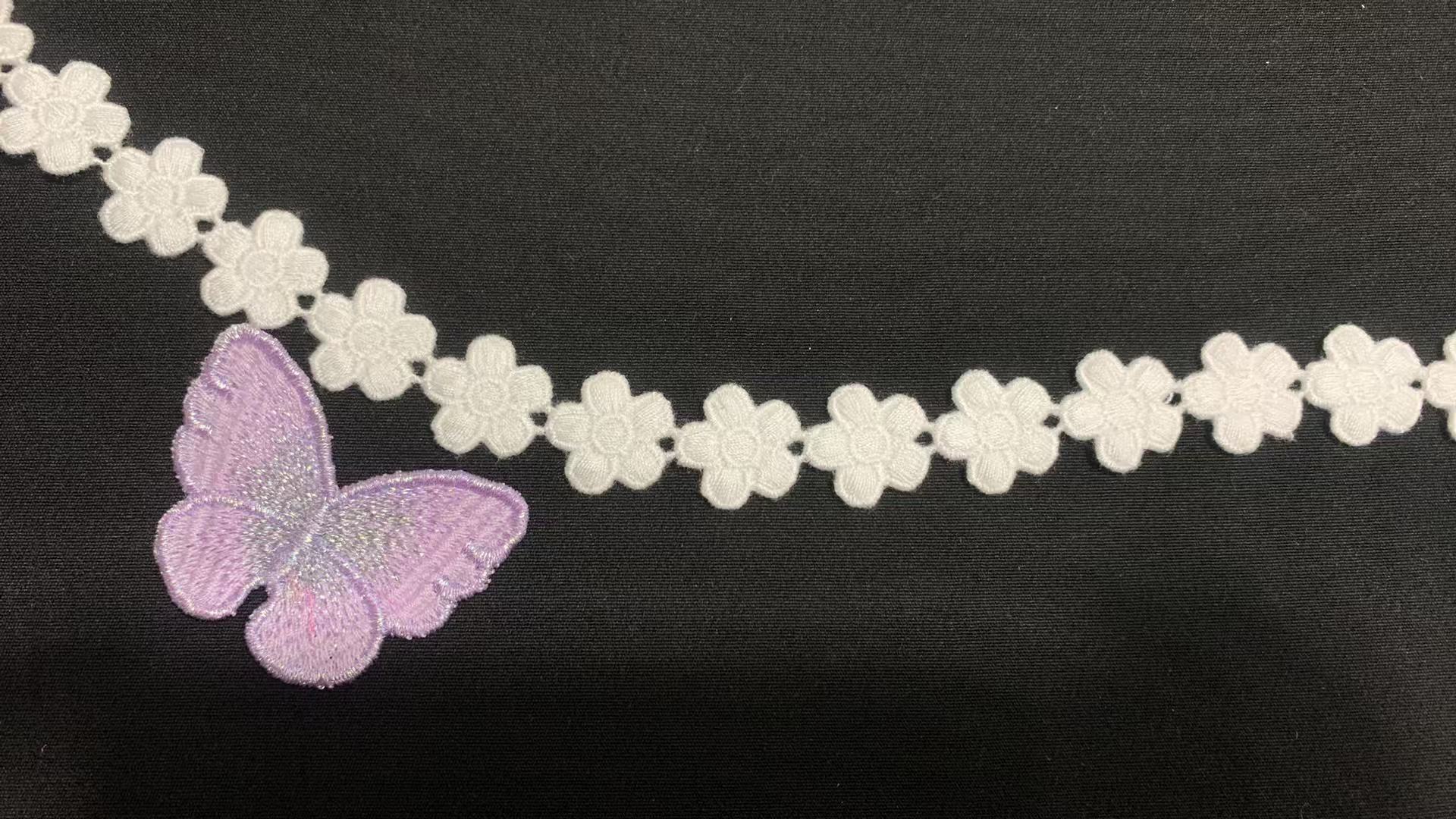 1.85cm Width Milk Yarn Water Soluble Lace Trim with Five-petal Flower Units and Soft Handfeel for Garment Edge Trimming