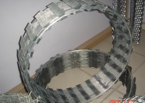 900 Mm Dia Razor Barbed Wire Coil Thermal Bto-10 Concertina Galvanized