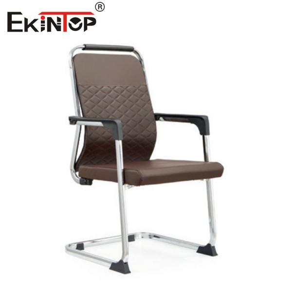 Chaise de bureau en cuir à dos moyen avec accoudoirs
