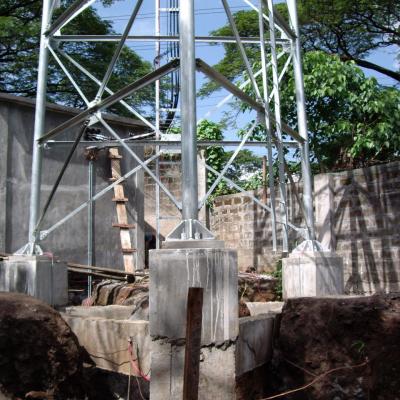 O mergulho quente galvanizou a torre de aço tubular da estrutura de 25m