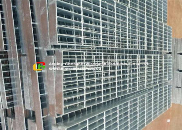 Plain Type Galvanized Steel Walkway Grating 30 X 3mm Bearing Bar High Bearing Capacity