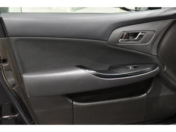 Toyota Crown 2.5 Sports Navigation Package New Black Leather Seat Covers / All-New Full Water Tank Capacity For The Car / All-New 20-Inch Tires And Wheels / All-New Aerodynamics / All-New LED Fog Lig