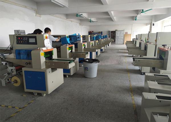 Low Loss Delicious Food Packaging Machine Hot Sealing Roll Film 2.4kw For Chikki
