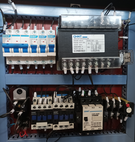 Пластиковая пленка упаковки Руководство Прессовка и режущая машина для бумаги картонной коробки