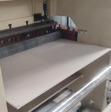 High Speed PVC Gypsum Board Perforated Ceiling Tiles Punching Machine