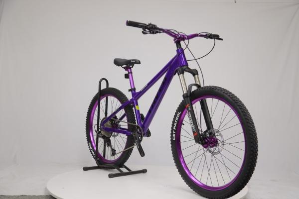 Bicicleta de montaña deportiva de material de tenedor de acero con capacidad de carga de 150 kg para jinetes medianos y aventuras de todo terreno