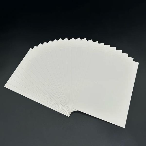 Papier d'art C2S couché blanc recto verso de forme personnalisée sans bois pour impression