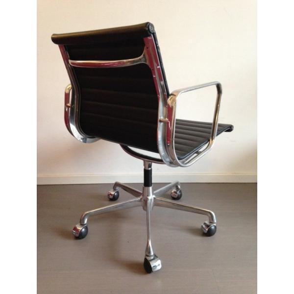 Multi Function Aluminum Group Executive Chair Modern Style With Five Nylon Caster