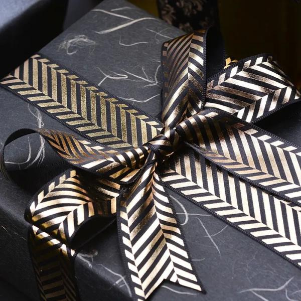 FAMOUS Black Gilding Custom Silk Ribbon Impresso Para Logotipo Regalos fitas Webbing Wholesale