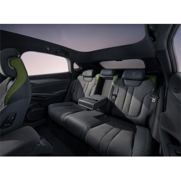 Découvrez le frisson de la course avec BYD Song L à quatre roues motrices et toit panoramique