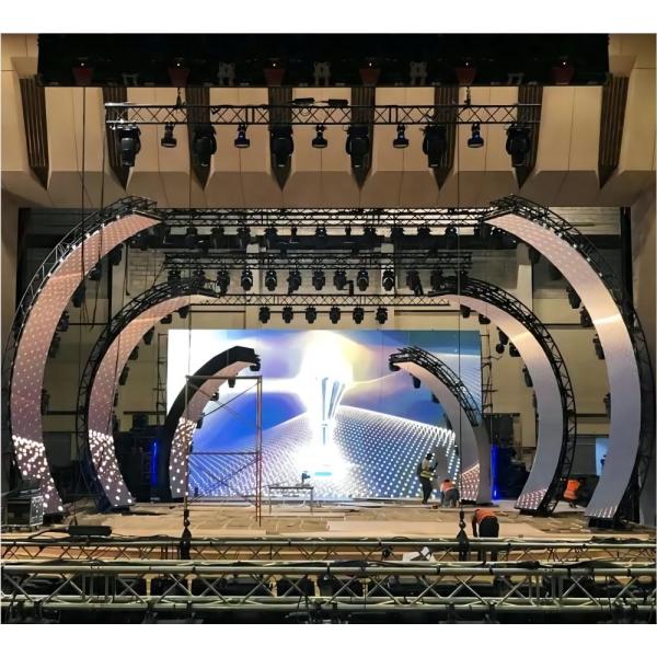 Наружная плоская изогнутая светодиодная видеостенка 2K 4K P2.6 P2.9 Использование сценических мероприятий / рекламы