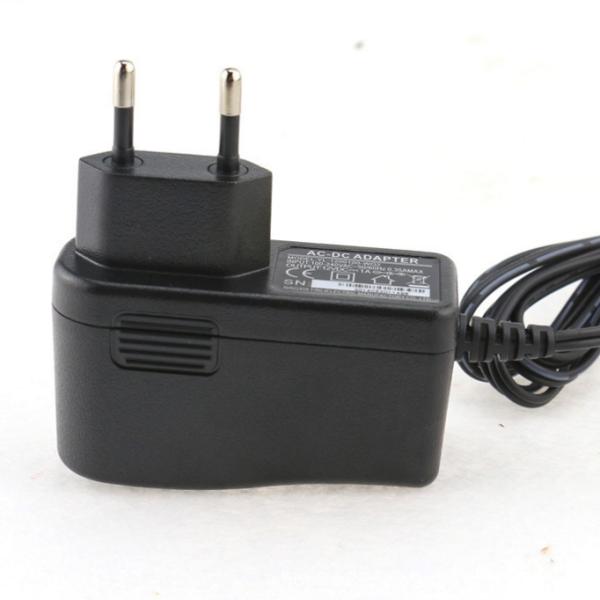 18W Power Adapter with 100-240V AC Input and DC 12V 1.5A Output Plug In Connection