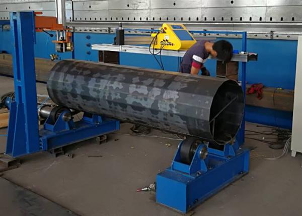 Máquina de corte da porta do Cnc SS400 12m 500mm para a luz polo da rua