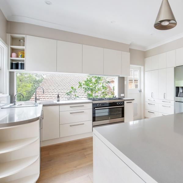 Custom White Lacquer Painting Kitchen Cupboard 18mm HMR Core MDF