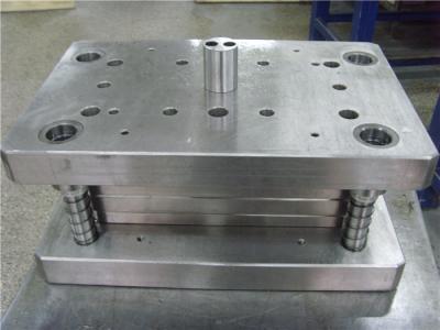 Monitore o metal progressivo que carimba, chapa metálica do suporte morrem montagem material do instrumento