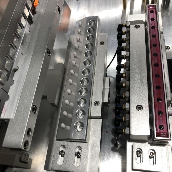 Máquina automática de desmoldeo de moldes de aluminio con manga de silicona de 12 agujeros