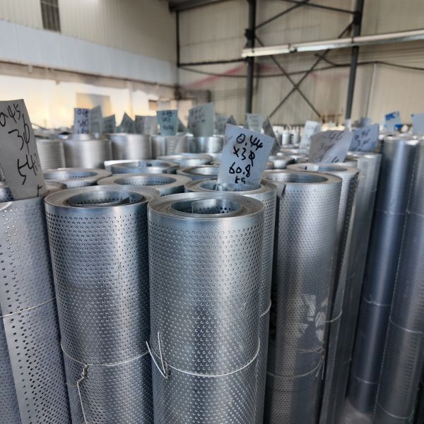 1m×20m Perforated Mesh Roll 0.3mm Thick 5mm Holes Precision CNC Punching