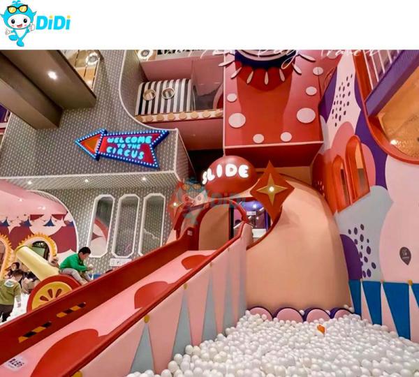 Thème Macaron Équipement de terrain de jeux intérieur pour enfants Personnalisé pour l'interaction sociale