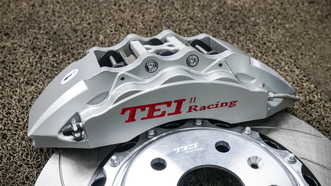 Front Big Brake Kit 6 Piston Caliper With 355x32mm Rotor BBK Auto Brake System For Mercedes Benz E200L 18 Inch Car Rim