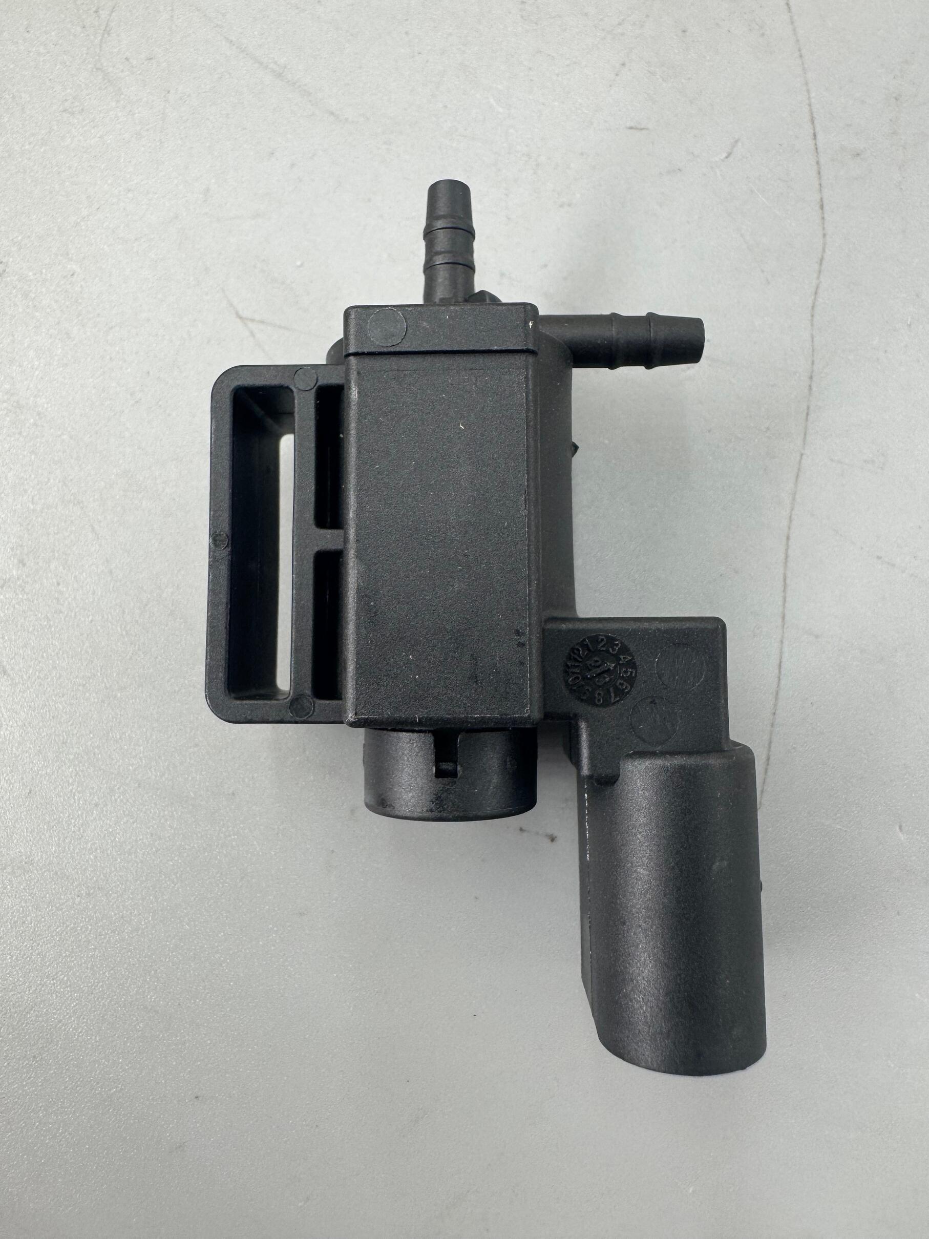 High-sales solenoid valve 037906283C for Q8