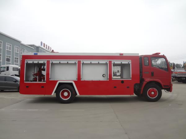 Fire Fighting Truck SINOTRUK HOWO 4x2  Airport Fire Truck