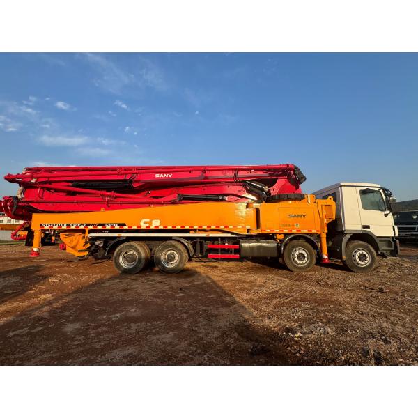 Реконструированный 52-метровый бетонный насос с шасси Mercedes-Benz работает хорошо