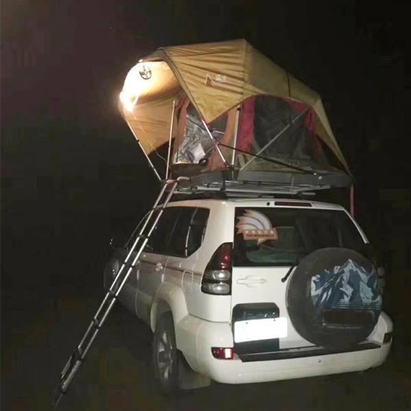 Приключение алюминиевого туриста крыши автомобиля на открытом воздухе располагаясь лагерем для выбора вверх