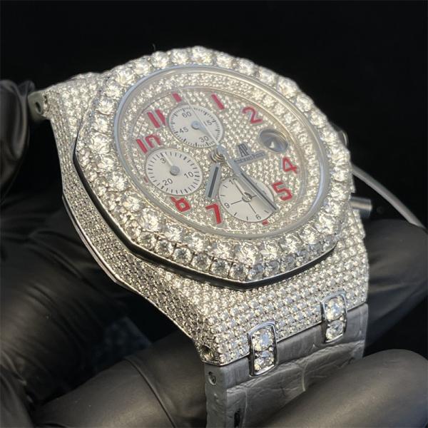 O carvalho real dos diamantes luxuosos sem conflitos olha Moissanite para o bolso amigável