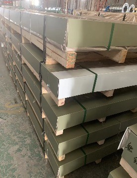 AA3003 H24 Алюминиевый лист с высоким блеском черного цвета, покрытый полиэстером, покрытый алюминиевым листом для водосточного материала